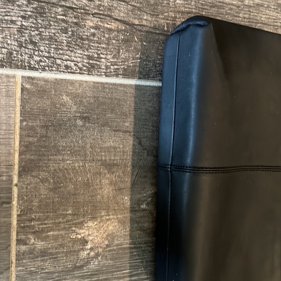 Oak River Black Leather simple wristlet 10"W x 5 1/2"H x 1 3/4"D - Picture 3 of 5